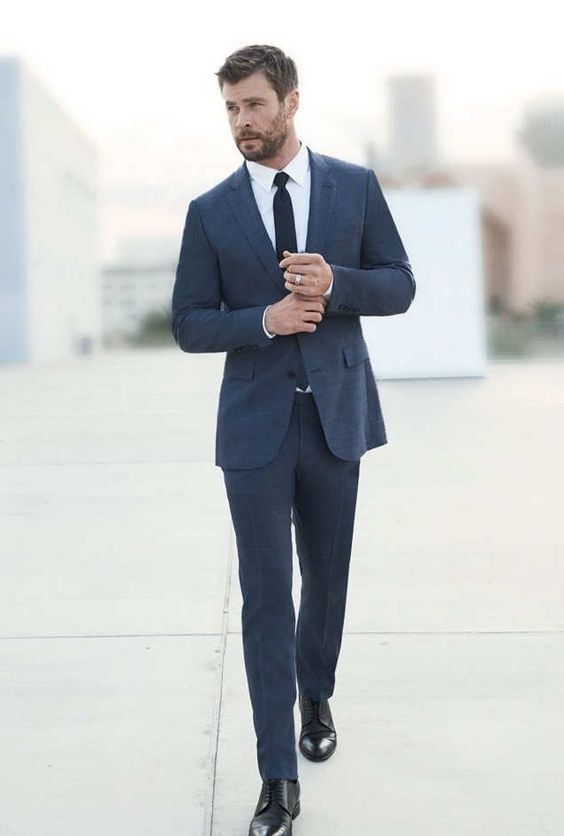 chris-hemsworth-in-blue-slim-fit-suit.jpg
